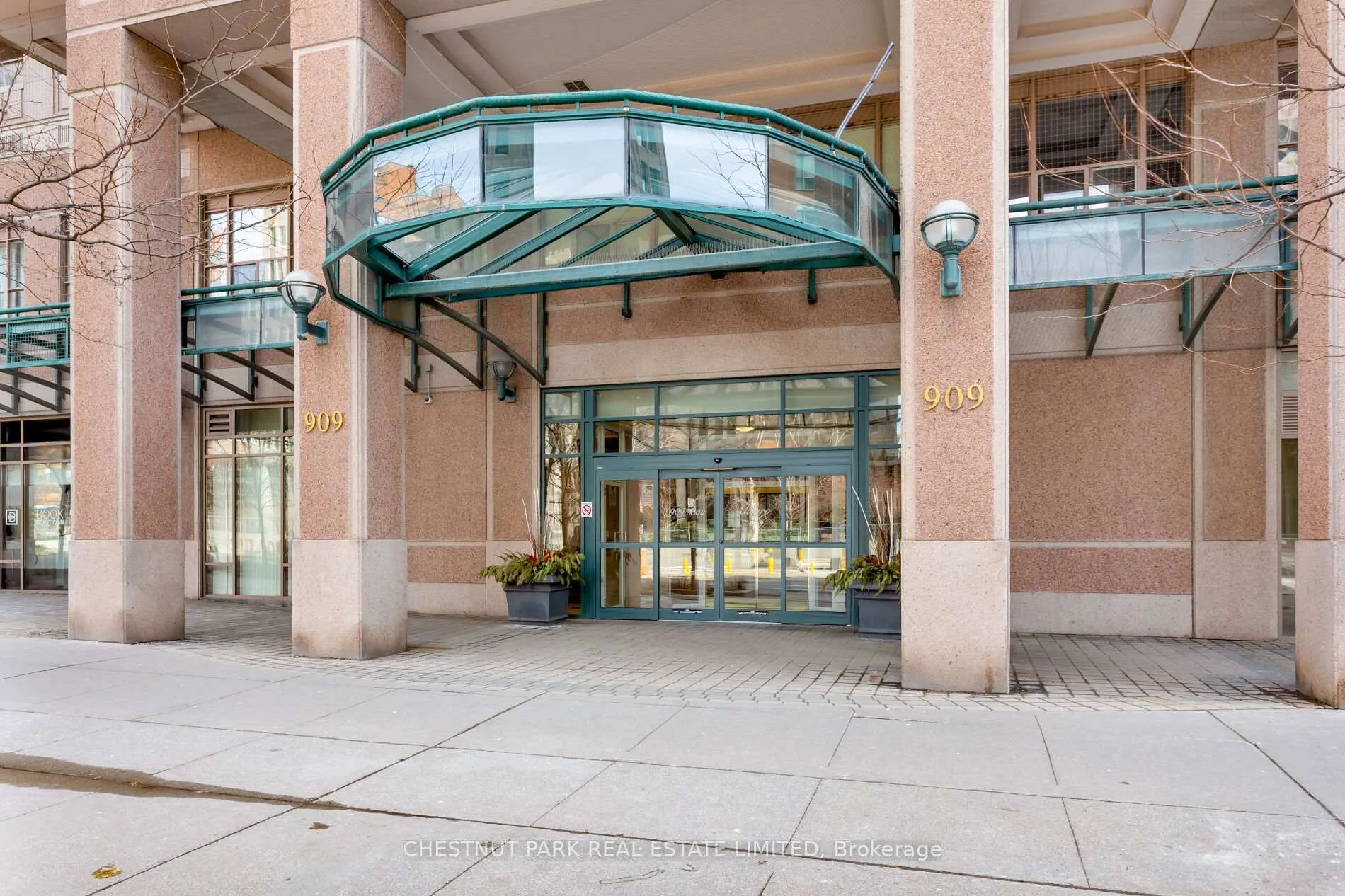 Photo 2 of Unit 710, 909 Bay Street, Toronto, Bay Street Corridor — HOMEH