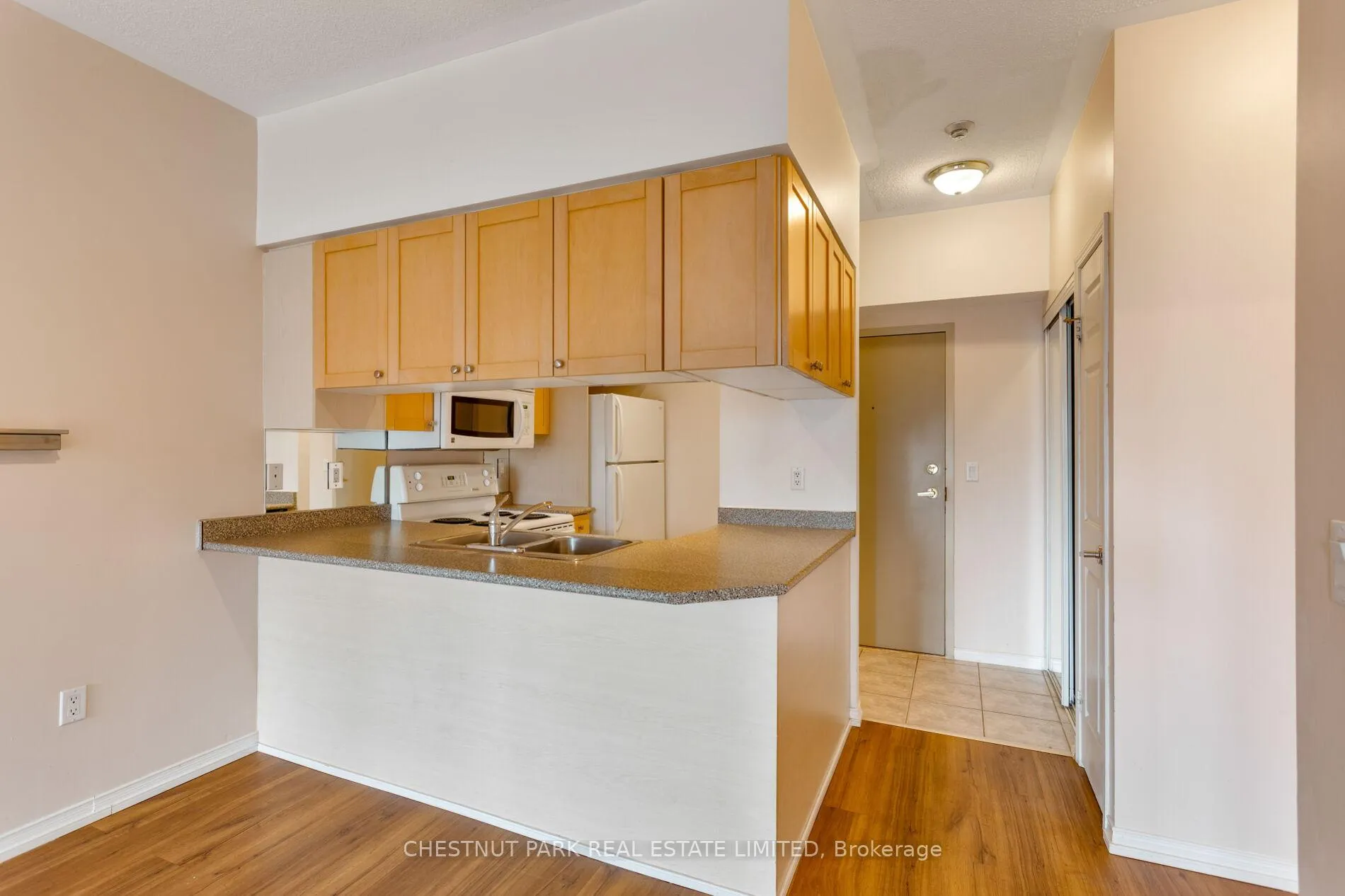 Photo 4 of Unit 710, 909 Bay Street, Toronto, Bay Street Corridor — HOMEH