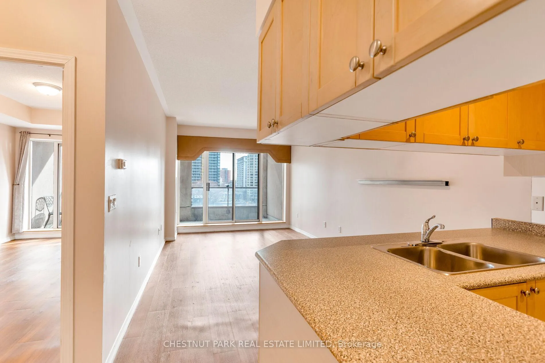 Photo 5 of Unit 710, 909 Bay Street, Toronto, Bay Street Corridor — HOMEH