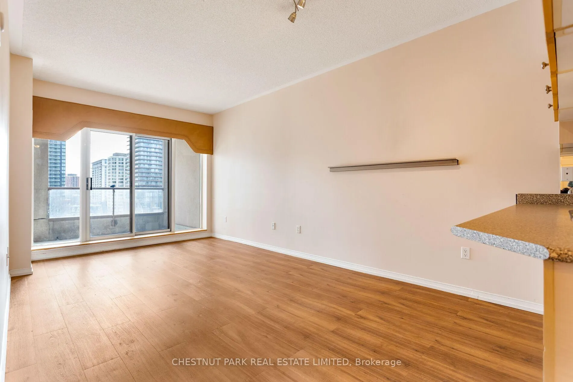 Photo 7 of Unit 710, 909 Bay Street, Toronto, Bay Street Corridor — HOMEH