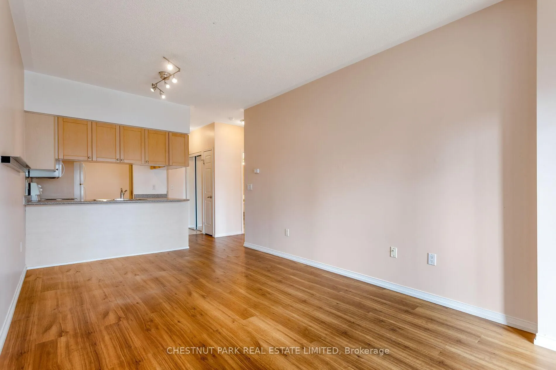 Photo 10 of Unit 710, 909 Bay Street, Toronto, Bay Street Corridor — HOMEH