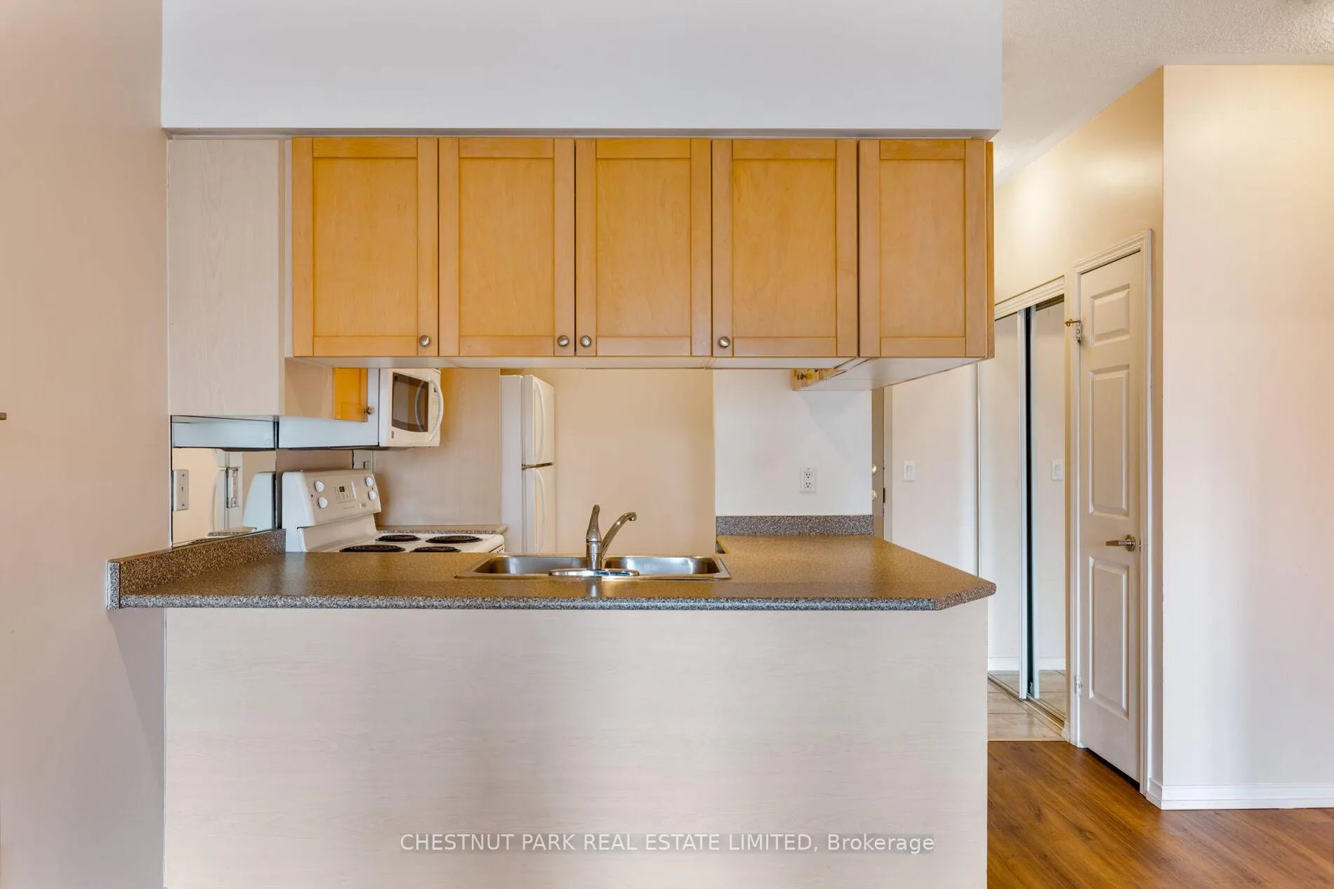 Photo 11 of Unit 710, 909 Bay Street, Toronto, Bay Street Corridor — HOMEH