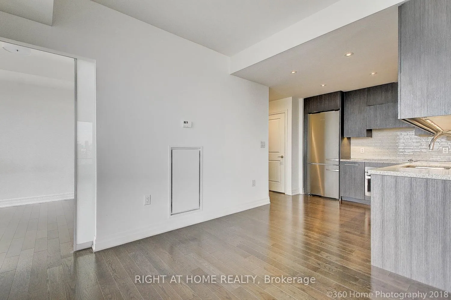 Photo 3 of Unit 4507, 8 The Esplanade Avenue, Toronto, Waterfront Communities — HOMEH