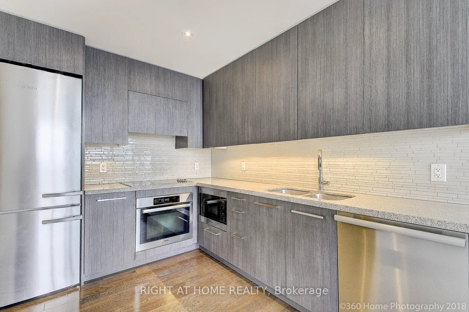 Photo 4 of Unit 4507, 8 The Esplanade Avenue, Toronto, Waterfront Communities — HOMEH