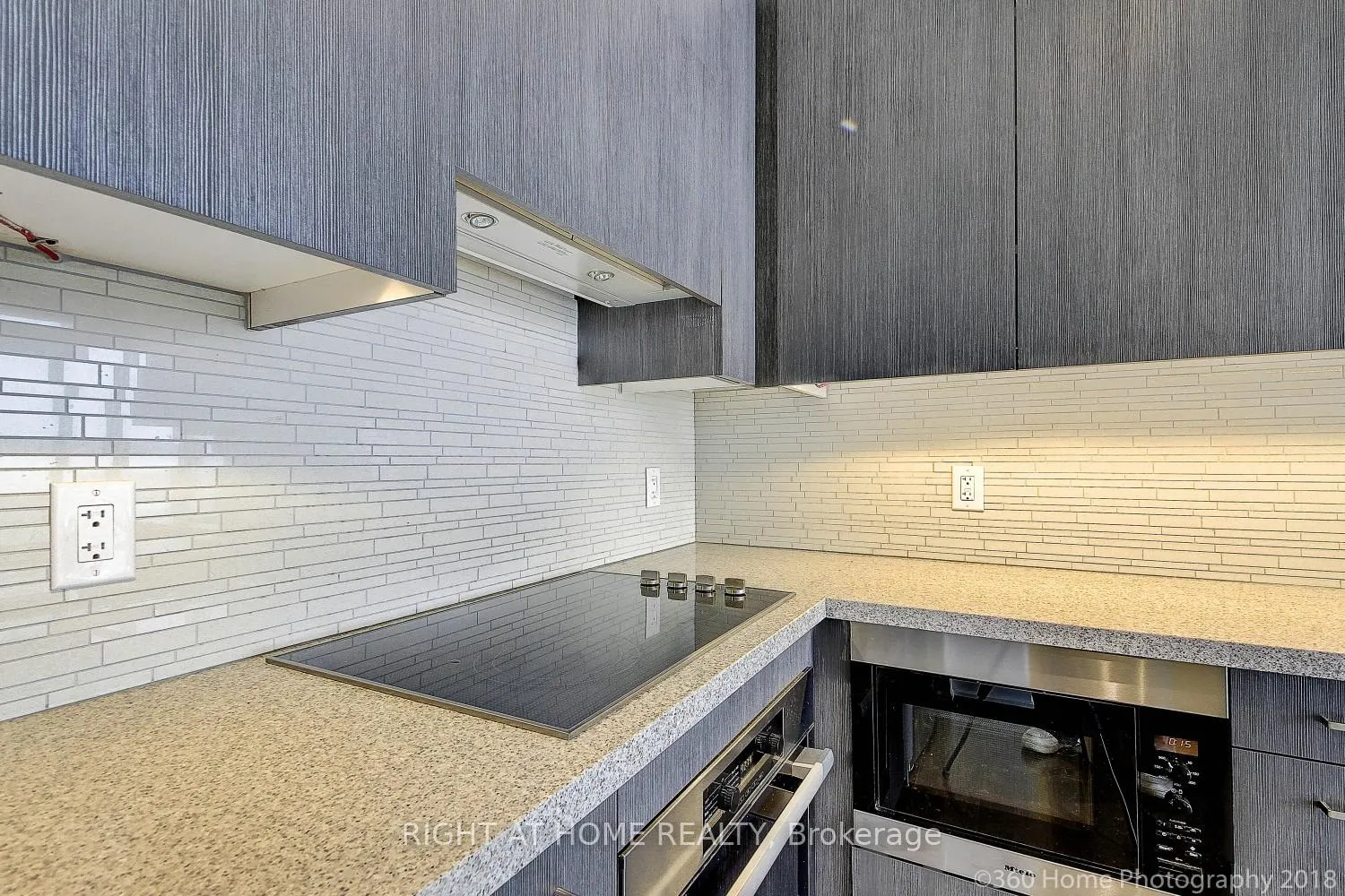 Photo 5 of Unit 4507, 8 The Esplanade Avenue, Toronto, Waterfront Communities — HOMEH