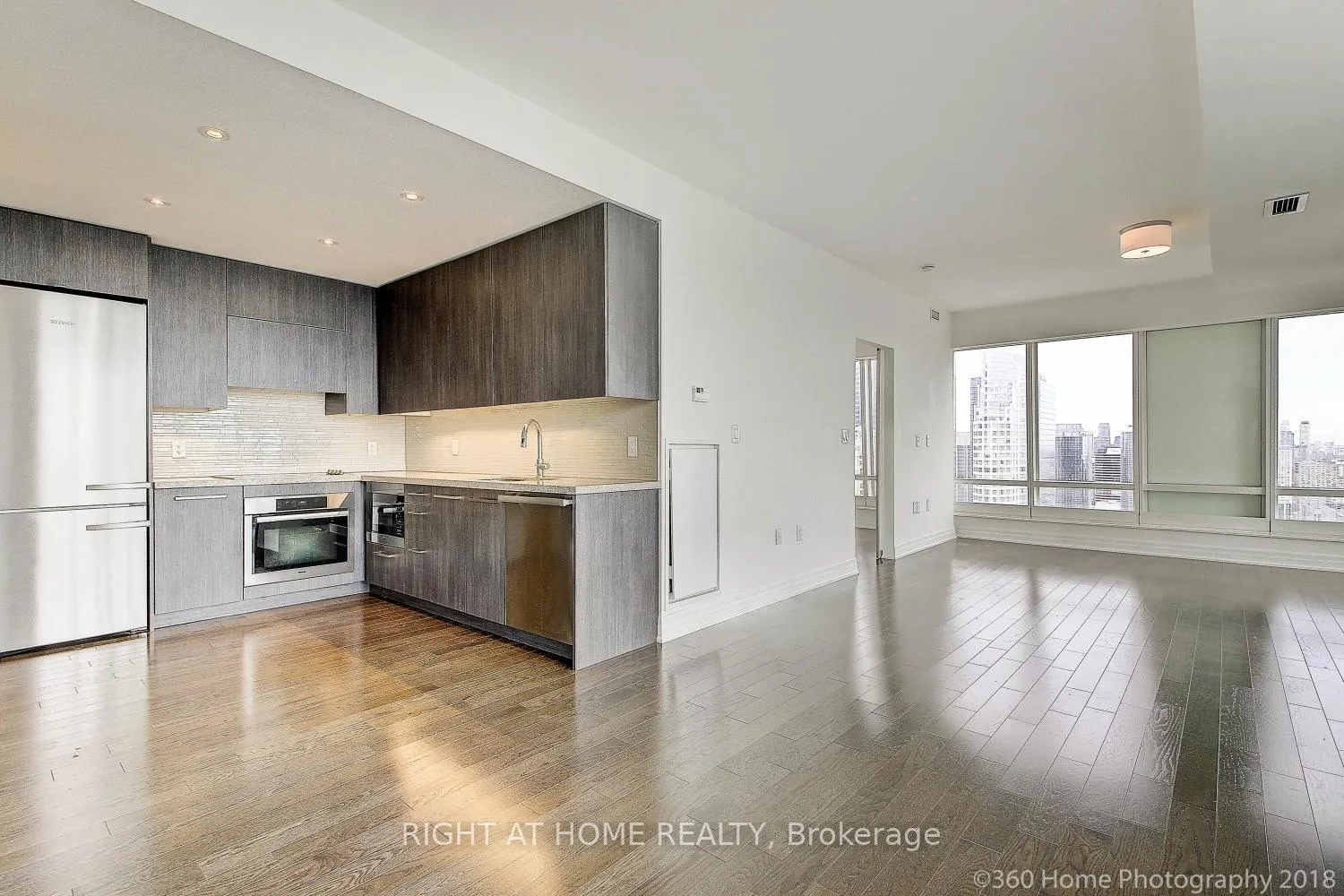Photo 7 of Unit 4507, 8 The Esplanade Avenue, Toronto, Waterfront Communities — HOMEH