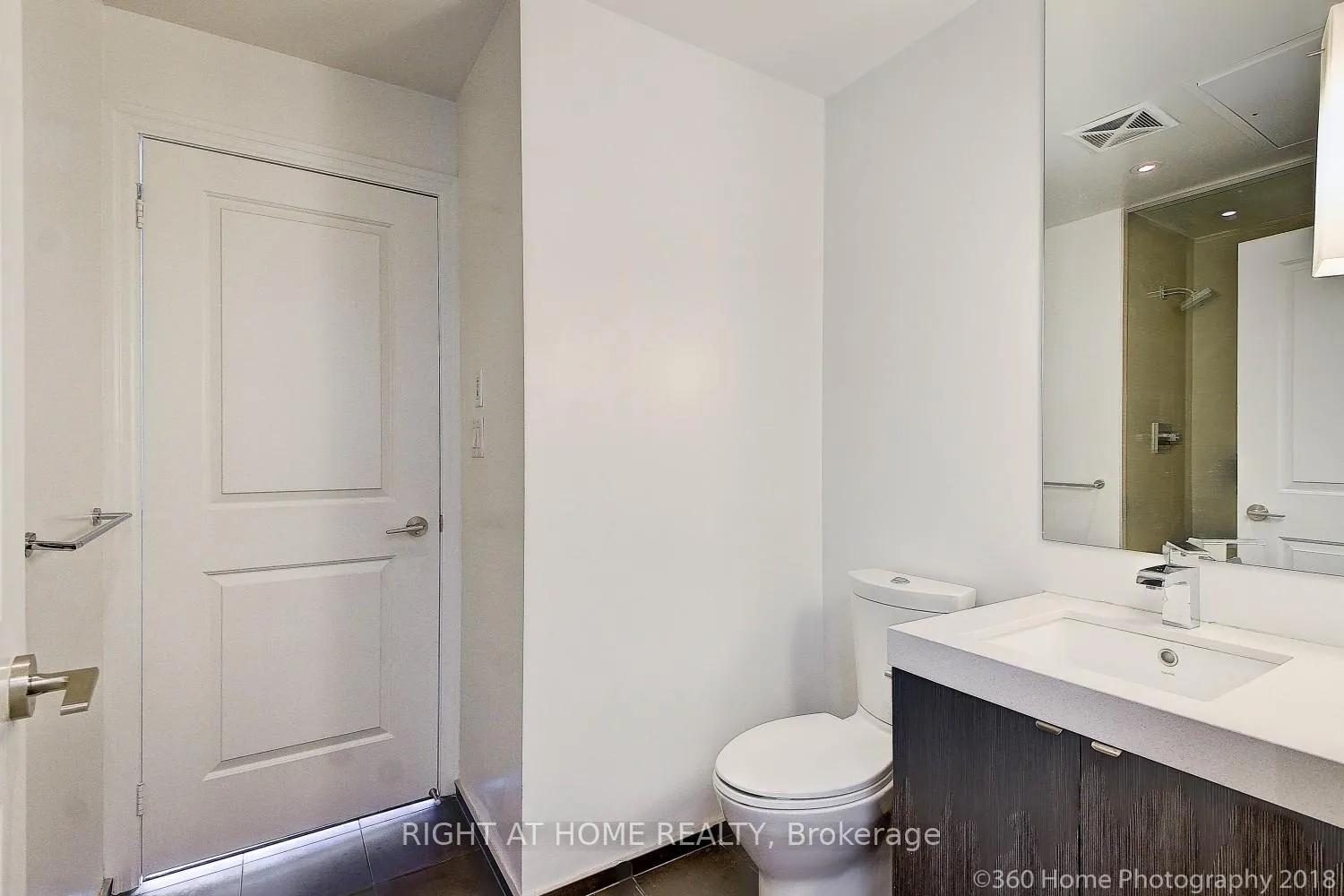 Photo 11 of Unit 4507, 8 The Esplanade Avenue, Toronto, Waterfront Communities — HOMEH