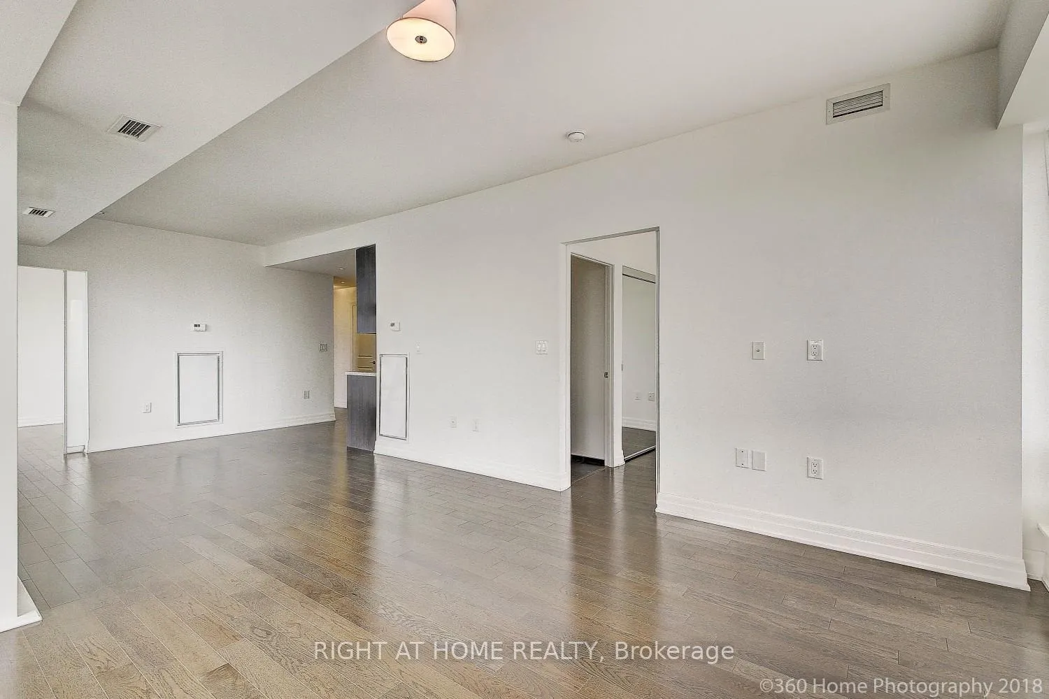 Photo 13 of Unit 4507, 8 The Esplanade Avenue, Toronto, Waterfront Communities — HOMEH