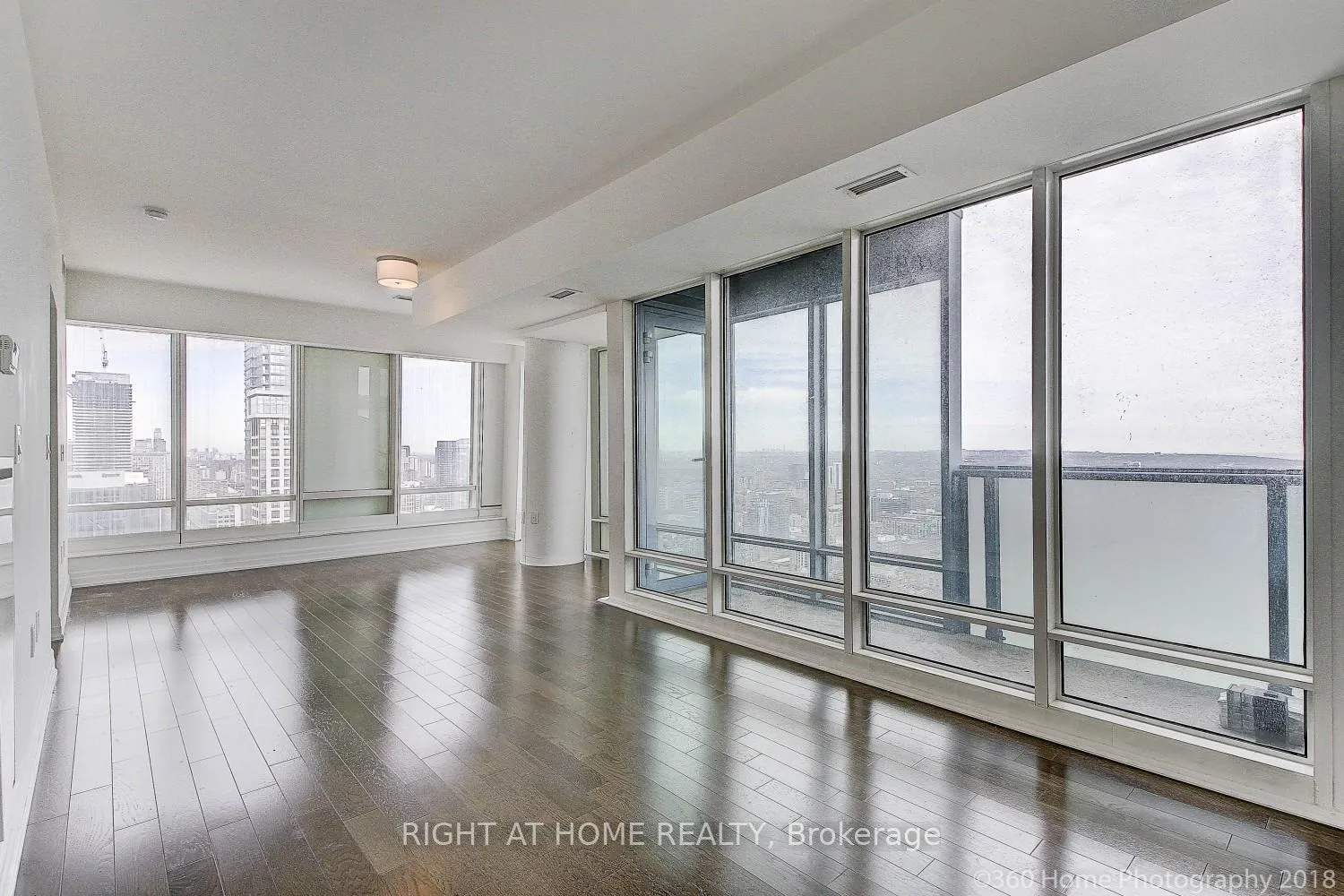 Photo 14 of Unit 4507, 8 The Esplanade Avenue, Toronto, Waterfront Communities — HOMEH