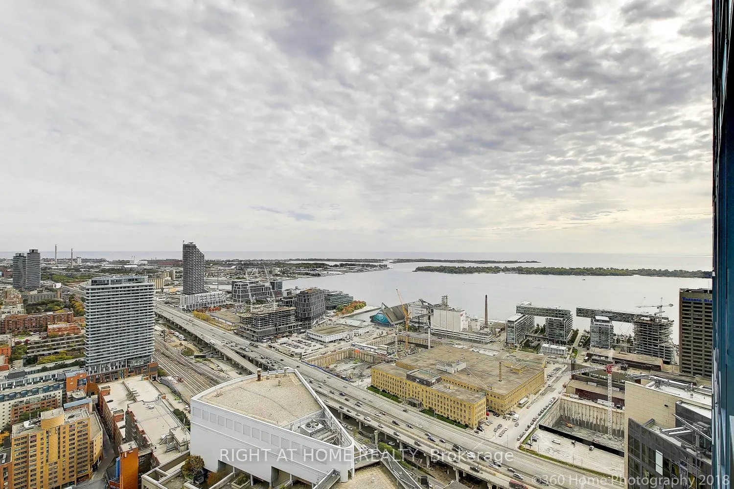 Photo 21 of Unit 4507, 8 The Esplanade Avenue, Toronto, Waterfront Communities — HOMEH