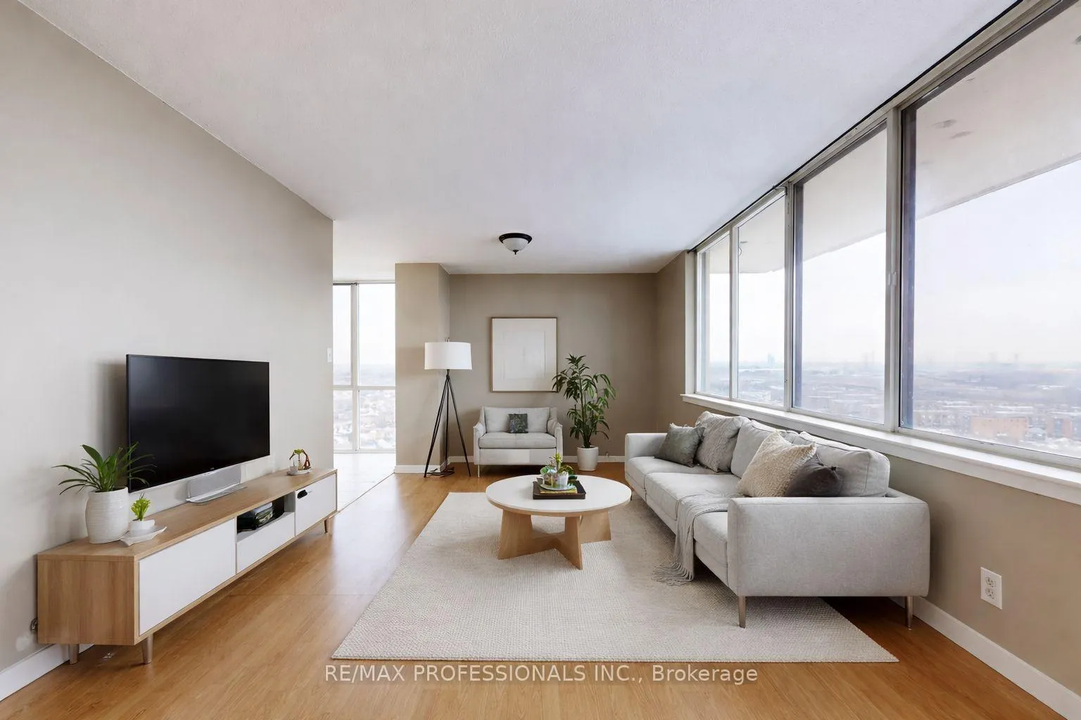 Photo 1 of Unit 1911, 10 Markbrook Lane, Etobicoke, Mount Olive-Silverstone-Jamestown — HOMEH