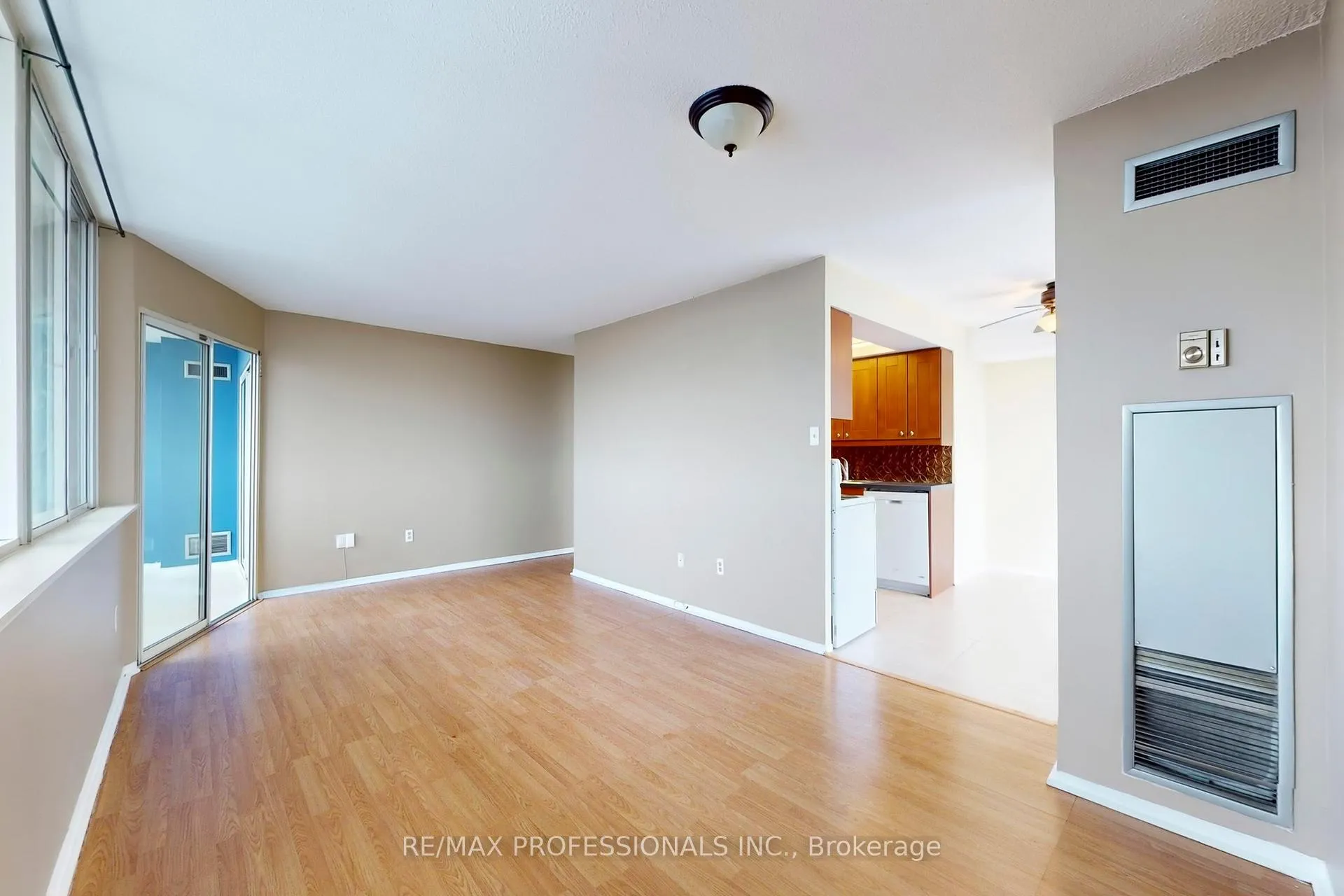 Photo 3 of Unit 1911, 10 Markbrook Lane, Etobicoke, Mount Olive-Silverstone-Jamestown — HOMEH