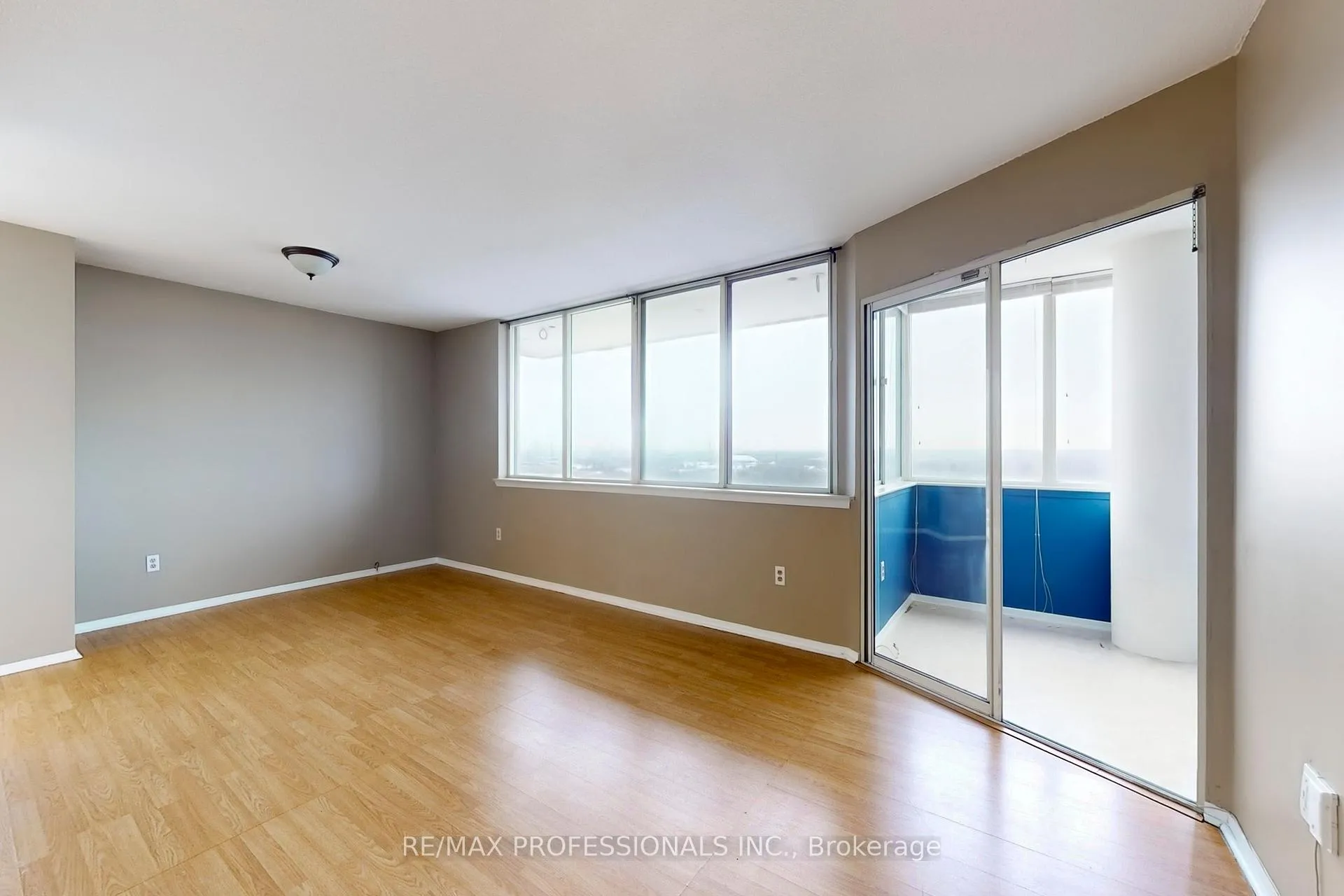 Photo 4 of Unit 1911, 10 Markbrook Lane, Etobicoke, Mount Olive-Silverstone-Jamestown — HOMEH