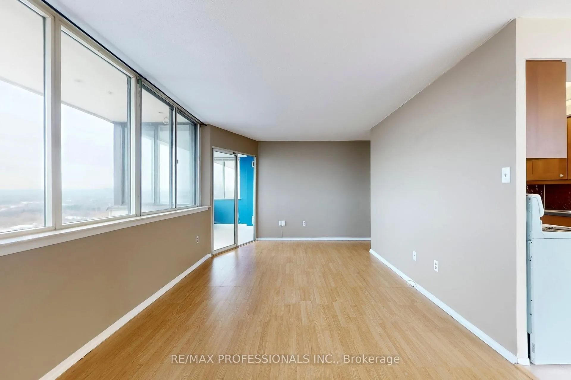 Photo 6 of Unit 1911, 10 Markbrook Lane, Etobicoke, Mount Olive-Silverstone-Jamestown — HOMEH