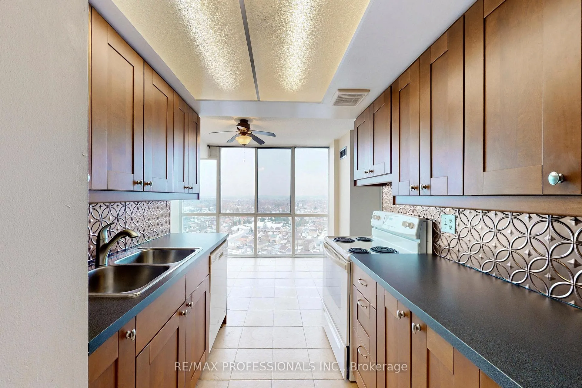 Photo 7 of Unit 1911, 10 Markbrook Lane, Etobicoke, Mount Olive-Silverstone-Jamestown — HOMEH