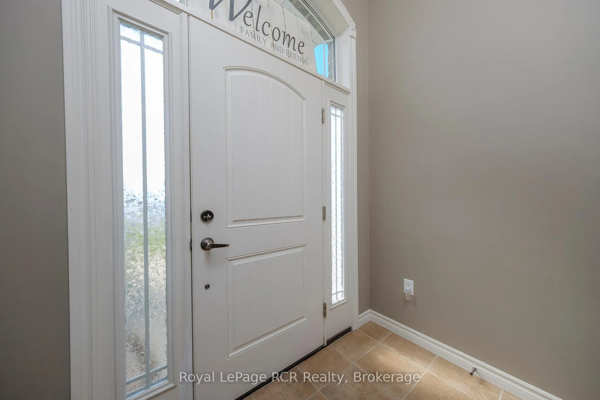 Photo 2 of 54 Lakefield Drive, Kincardine — HOMEH