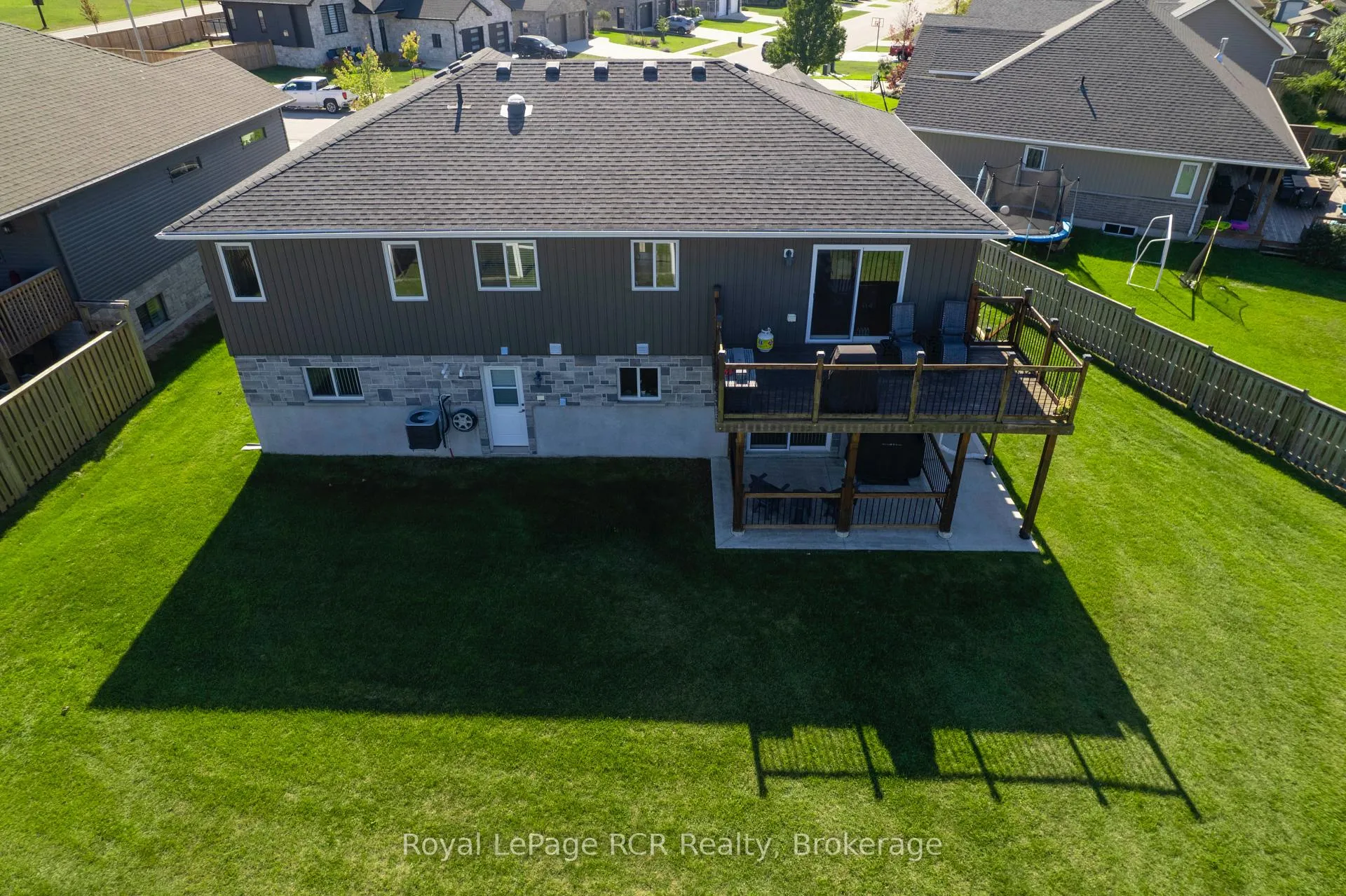 Photo 3 of 54 Lakefield Drive, Kincardine — HOMEH
