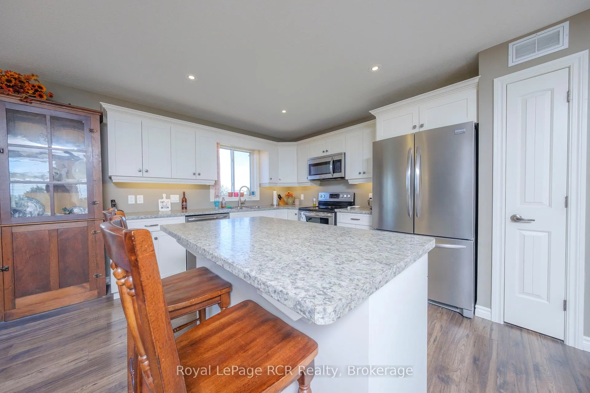 Photo 5 of 54 Lakefield Drive, Kincardine — HOMEH
