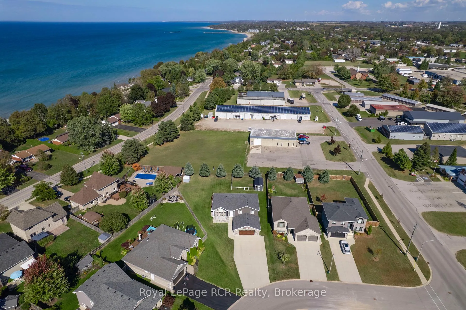 Photo 35 of 54 Lakefield Drive, Kincardine — HOMEH