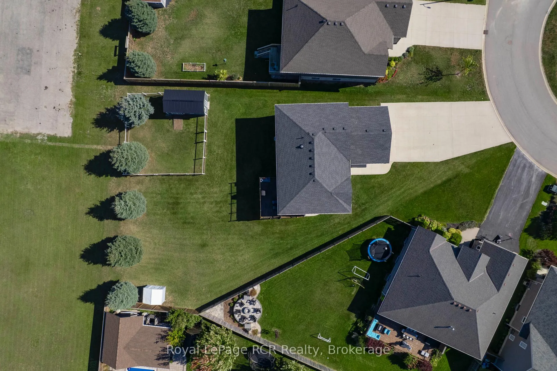 Photo 37 of 54 Lakefield Drive, Kincardine — HOMEH
