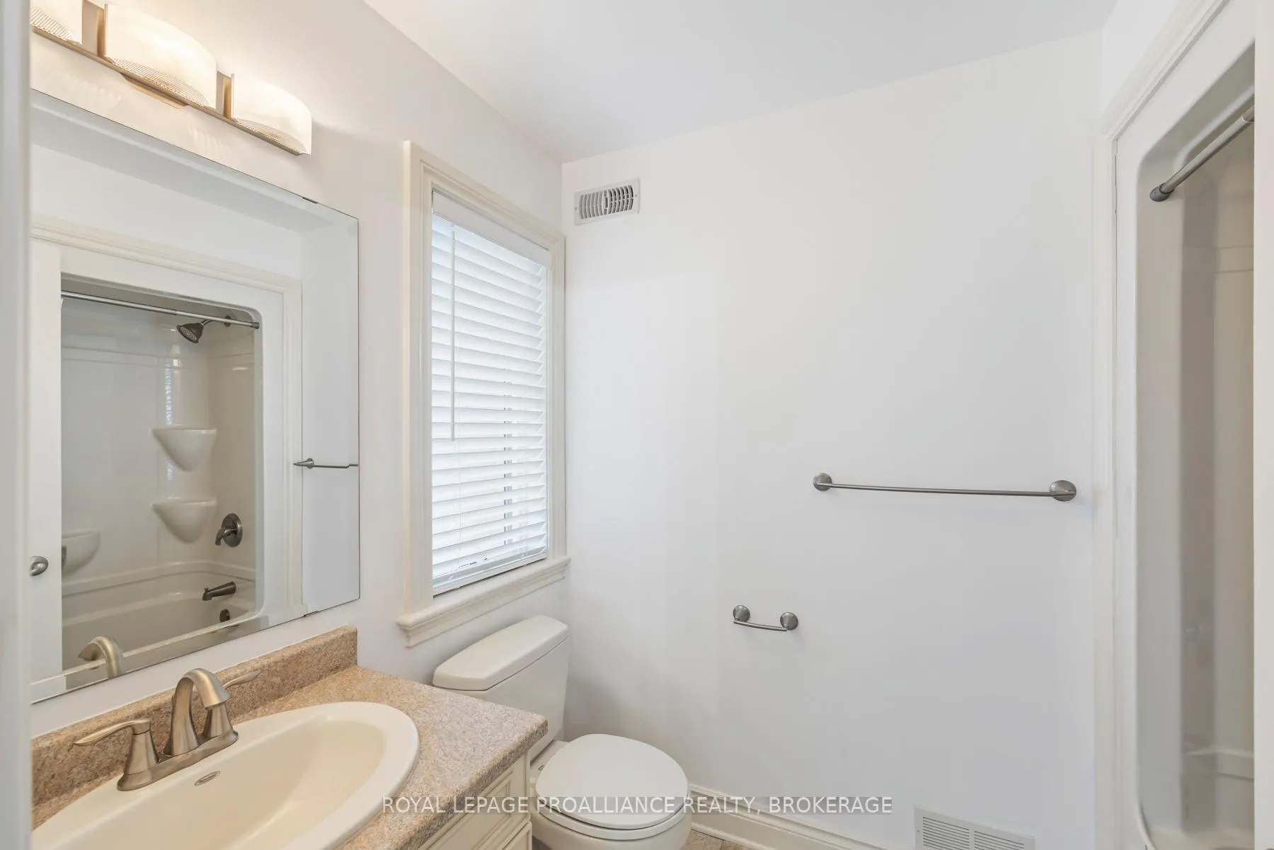 Photo 32 of 4744 Bath Road, Loyalist, Lennox and Addington - South — HOMEH