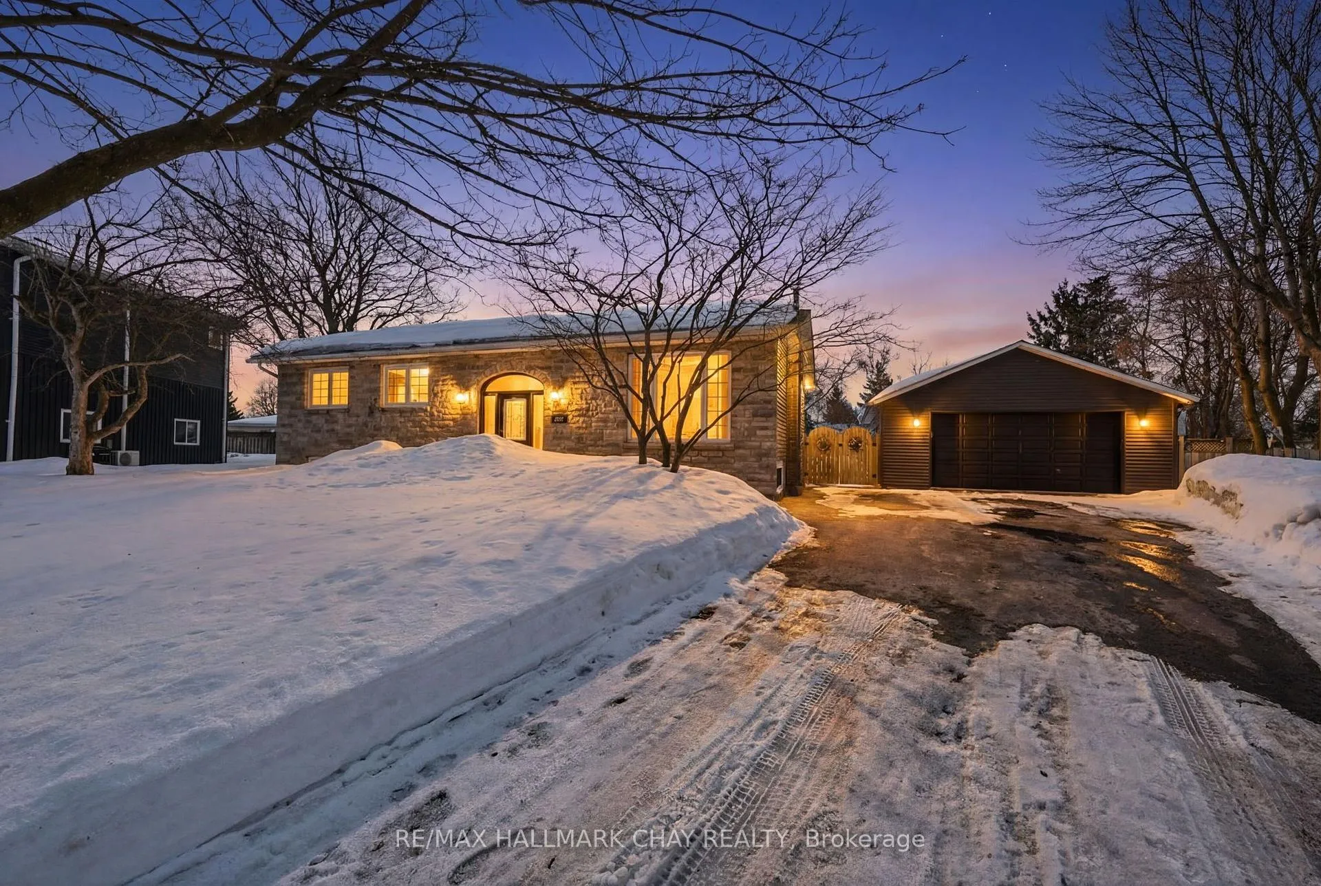 Photo 1 of 209 Newholme Circle, Innisfil, Stroud — HOMEH