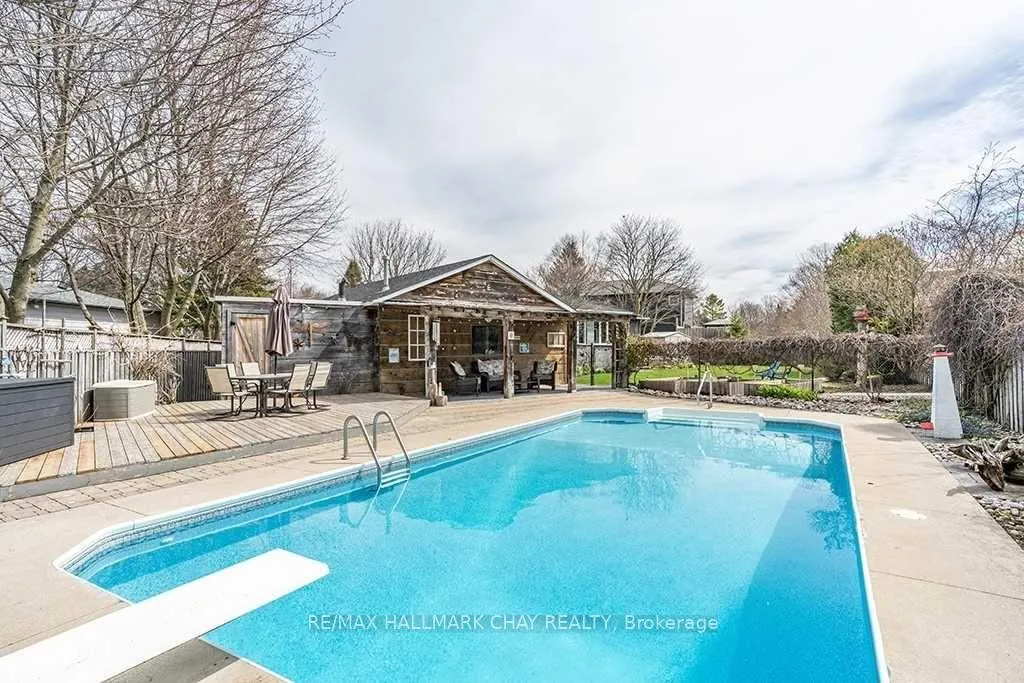 Photo 2 of 209 Newholme Circle, Innisfil, Stroud — HOMEH