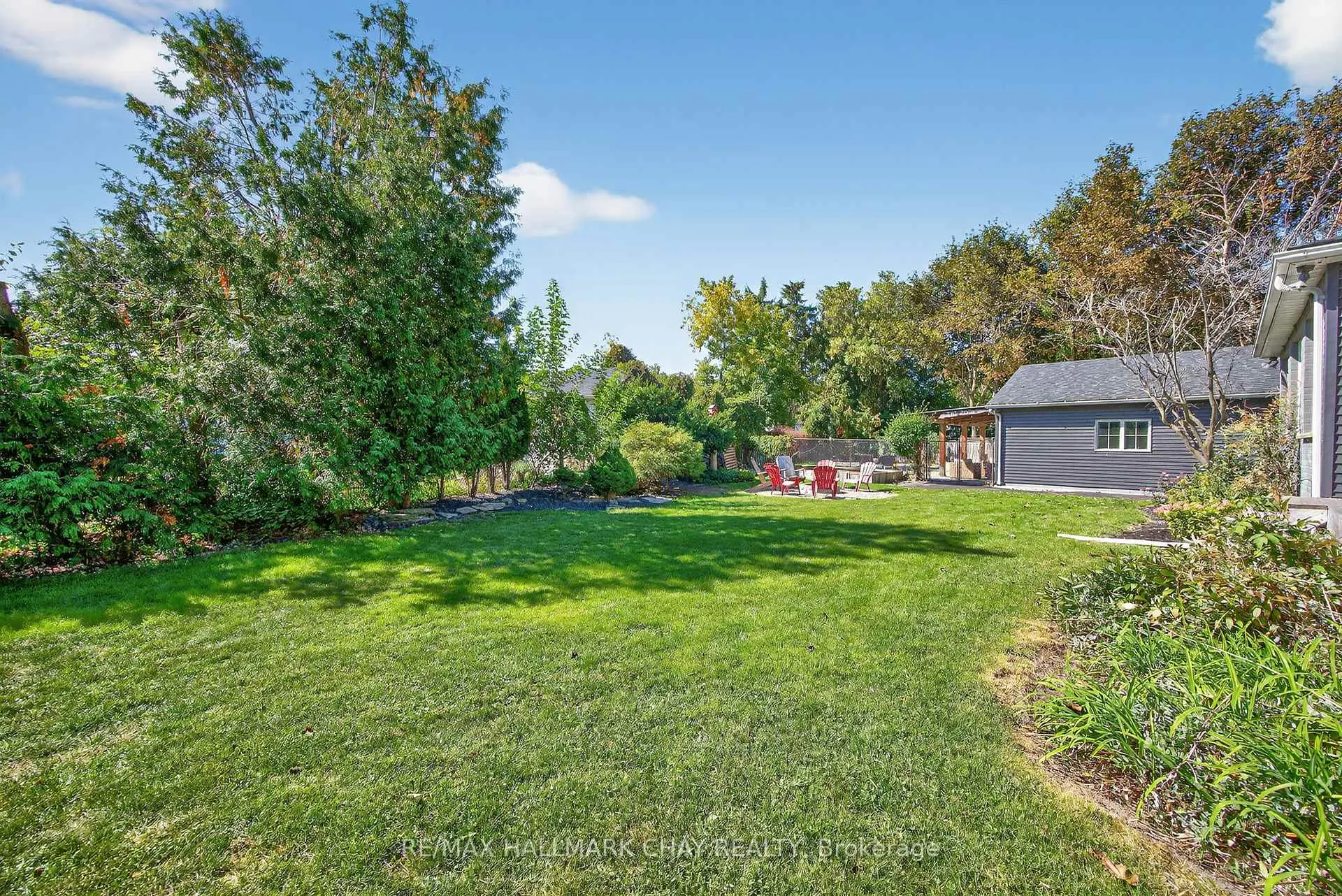 Photo 4 of 209 Newholme Circle, Innisfil, Stroud — HOMEH