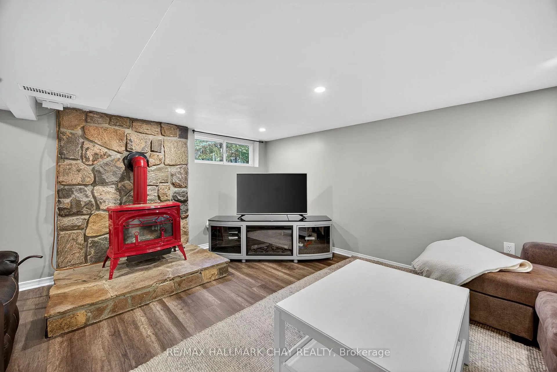 Photo 20 of 209 Newholme Circle, Innisfil, Stroud — HOMEH