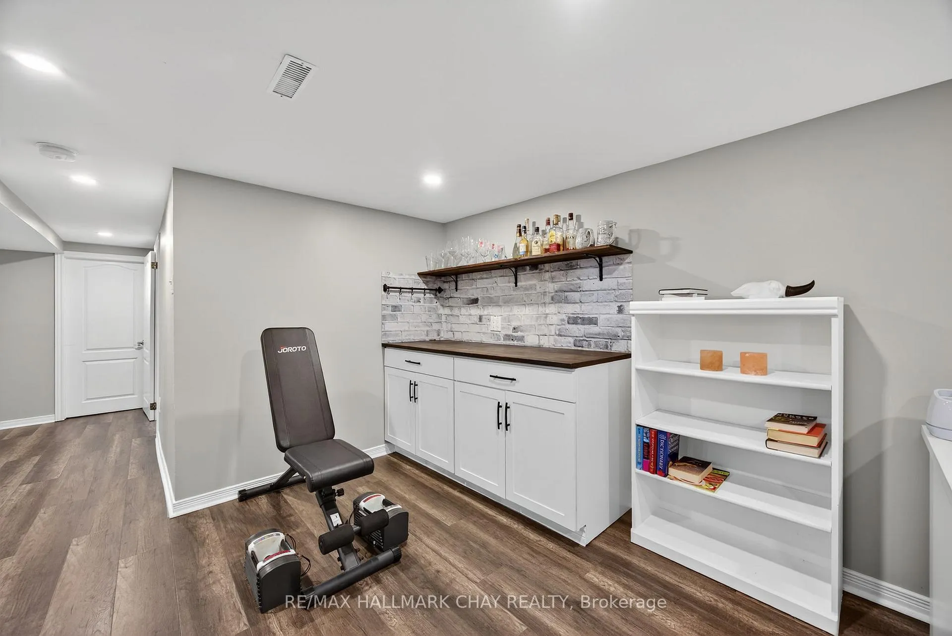 Photo 23 of 209 Newholme Circle, Innisfil, Stroud — HOMEH