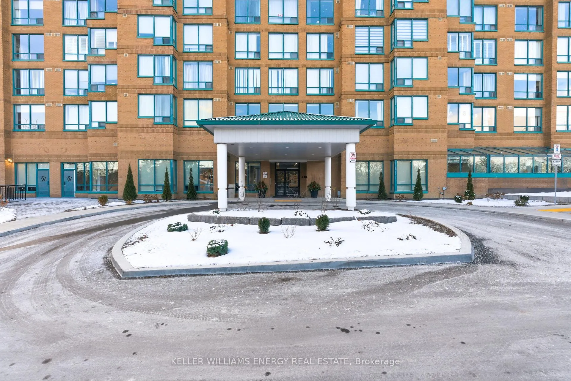 Photo 2 of Unit 901, 711 Rossland Road E, Whitby, Pringle Creek — HOMEH