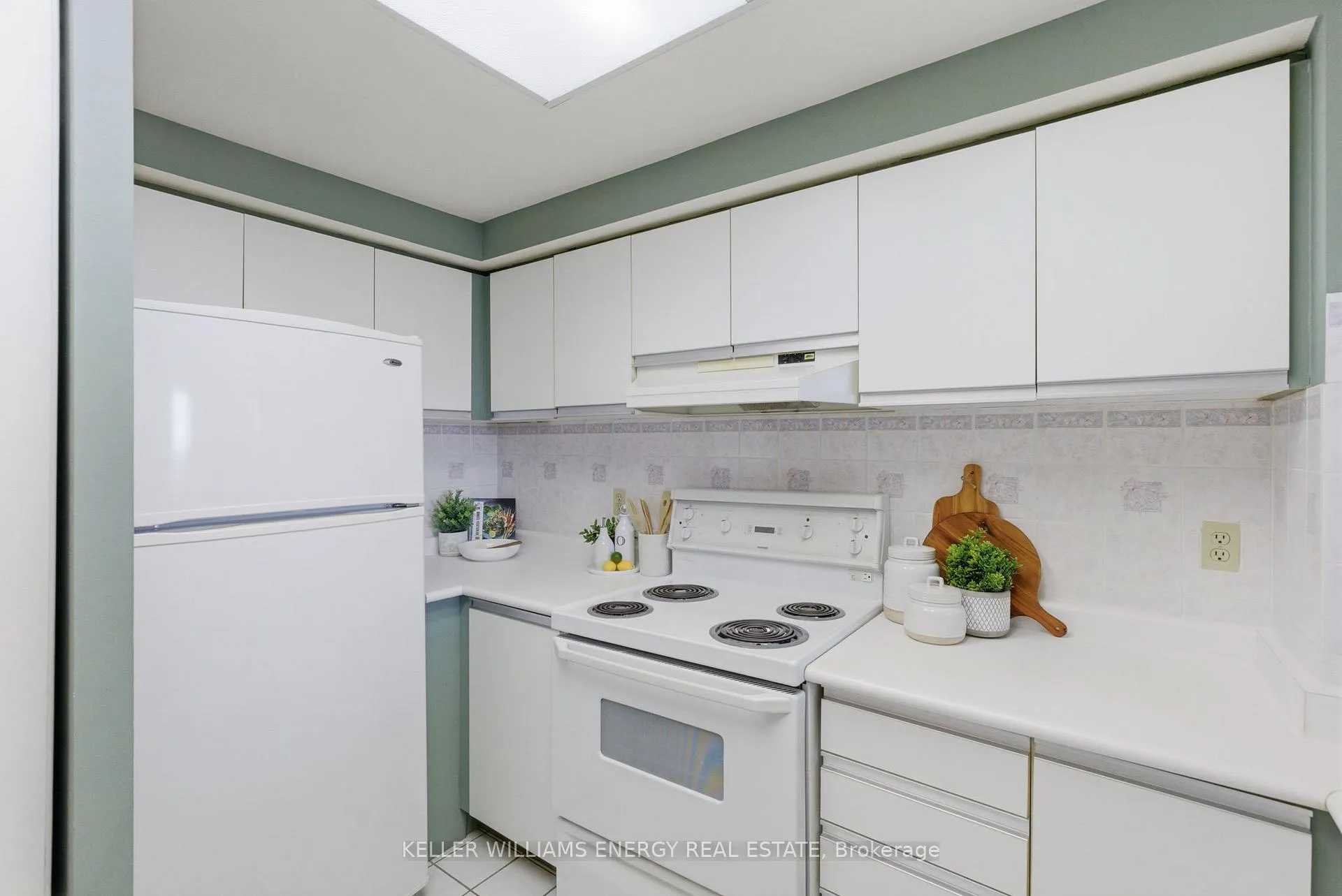 Photo 7 of Unit 901, 711 Rossland Road E, Whitby, Pringle Creek — HOMEH