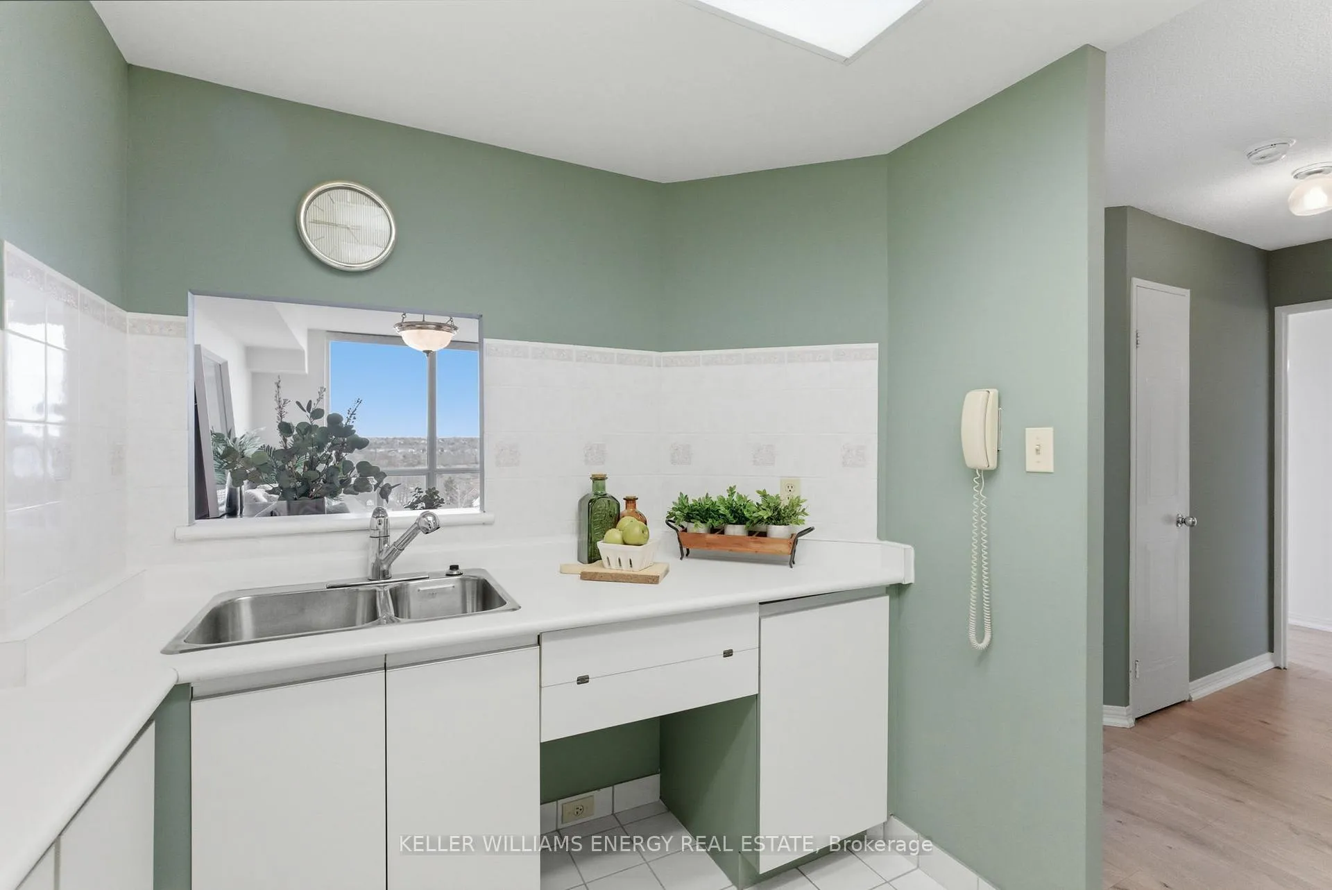 Photo 8 of Unit 901, 711 Rossland Road E, Whitby, Pringle Creek — HOMEH