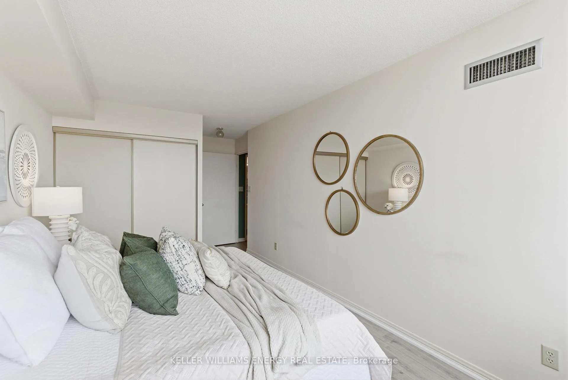 Photo 22 of Unit 901, 711 Rossland Road E, Whitby, Pringle Creek — HOMEH