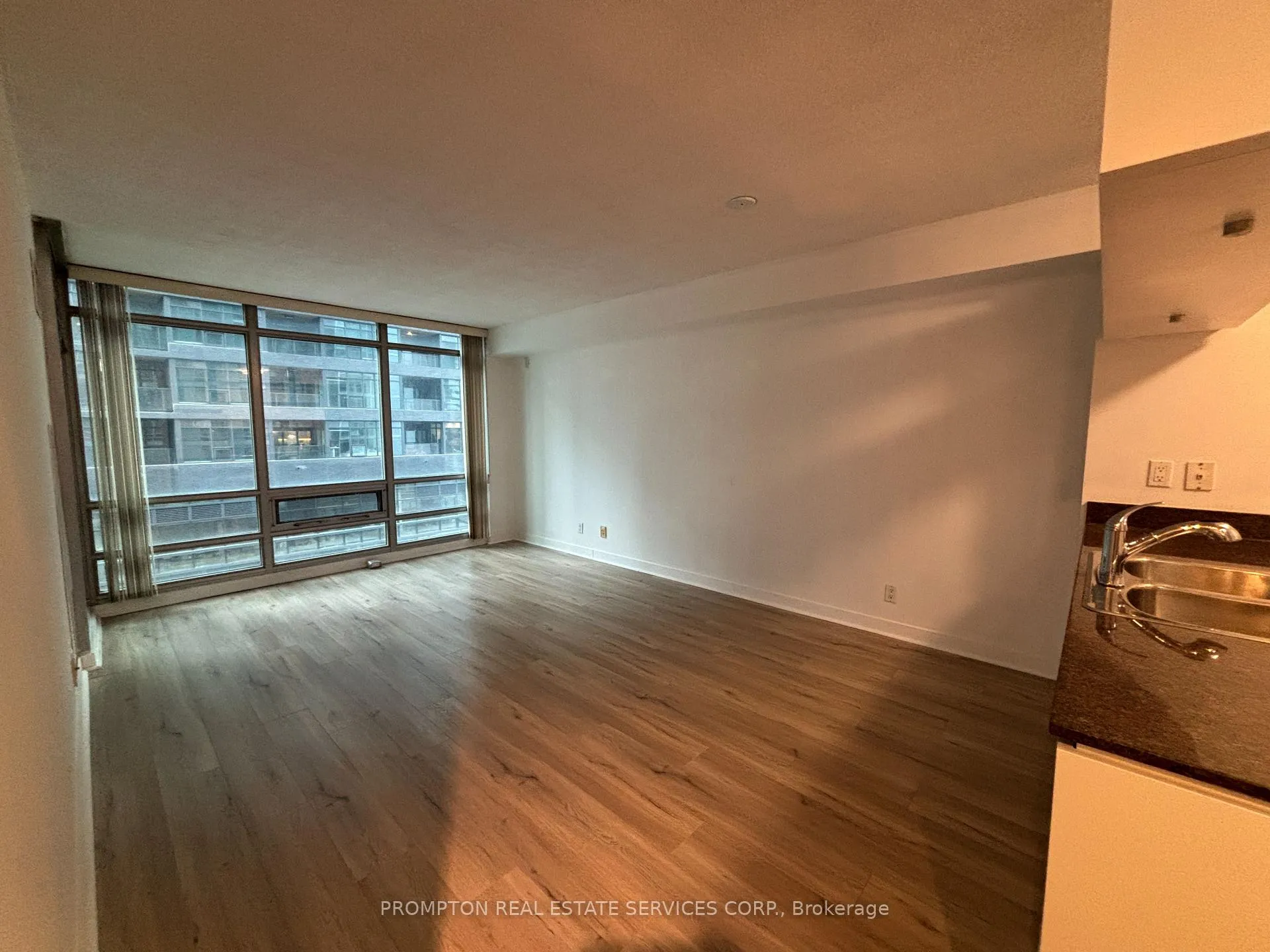 Photo 5 of Unit 607, 81 Navy Wharf Court, Toronto, Waterfront Communities — HOMEH