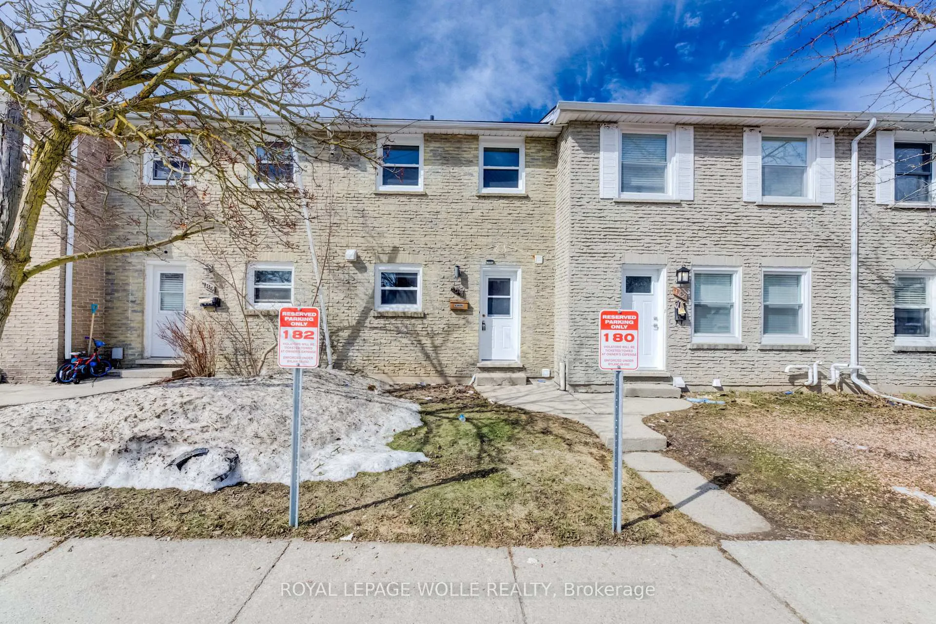 Front of 184 Westcourt Place