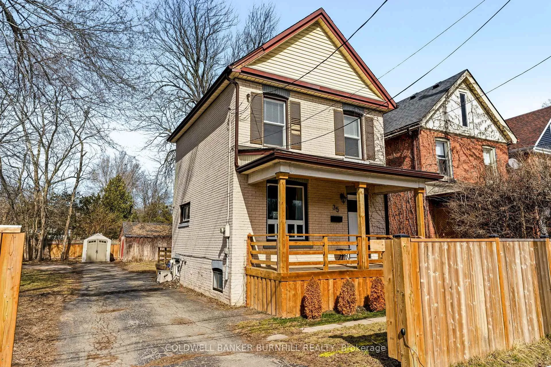 Front of 35 Dundas Street
