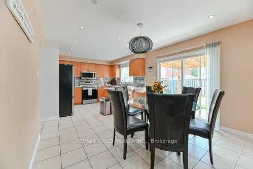 Photo 10 of 63 Hiberton Crescent, Brampton, Fletcher's Meadow — HOMEH
