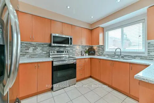 Photo 11 of 63 Hiberton Crescent, Brampton, Fletcher's Meadow — HOMEH