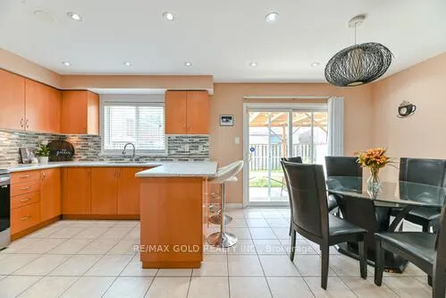 Photo 12 of 63 Hiberton Crescent, Brampton, Fletcher's Meadow — HOMEH