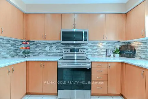 Photo 13 of 63 Hiberton Crescent, Brampton, Fletcher's Meadow — HOMEH