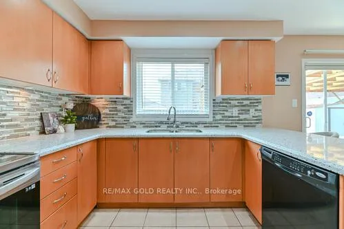 Photo 14 of 63 Hiberton Crescent, Brampton, Fletcher's Meadow — HOMEH