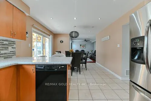 Photo 15 of 63 Hiberton Crescent, Brampton, Fletcher's Meadow — HOMEH