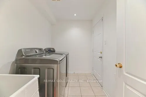 Photo 24 of 63 Hiberton Crescent, Brampton, Fletcher's Meadow — HOMEH