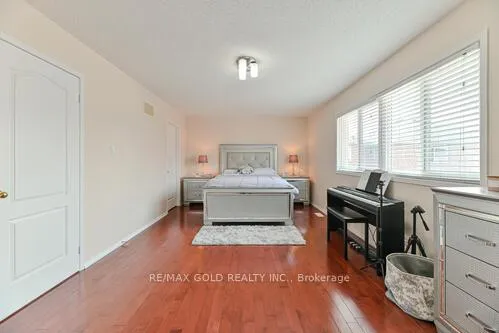 Photo 28 of 63 Hiberton Crescent, Brampton, Fletcher's Meadow — HOMEH