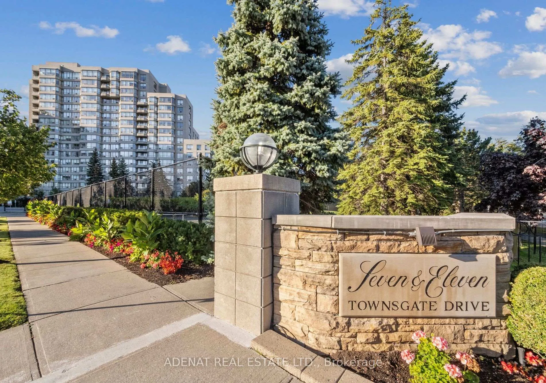 Photo 5 of Unit 1810, 7 Townsgate Drive, Vaughan, Crestwood-Springfarm-Yorkhill — HOMEH