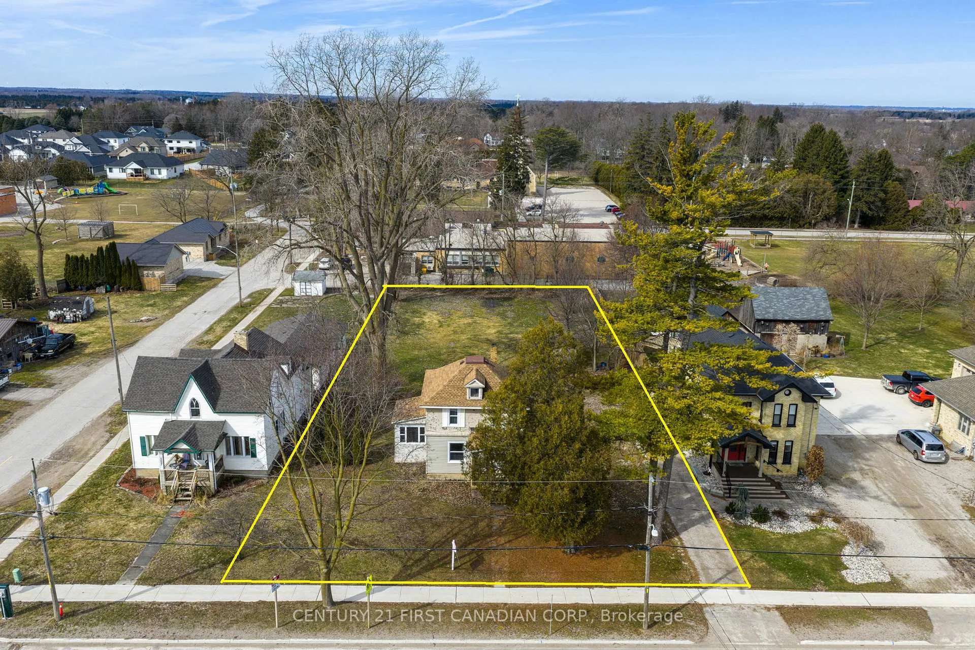 Photo 3 of 159 Main Street, North Middlesex, Parkhill — HOMEH