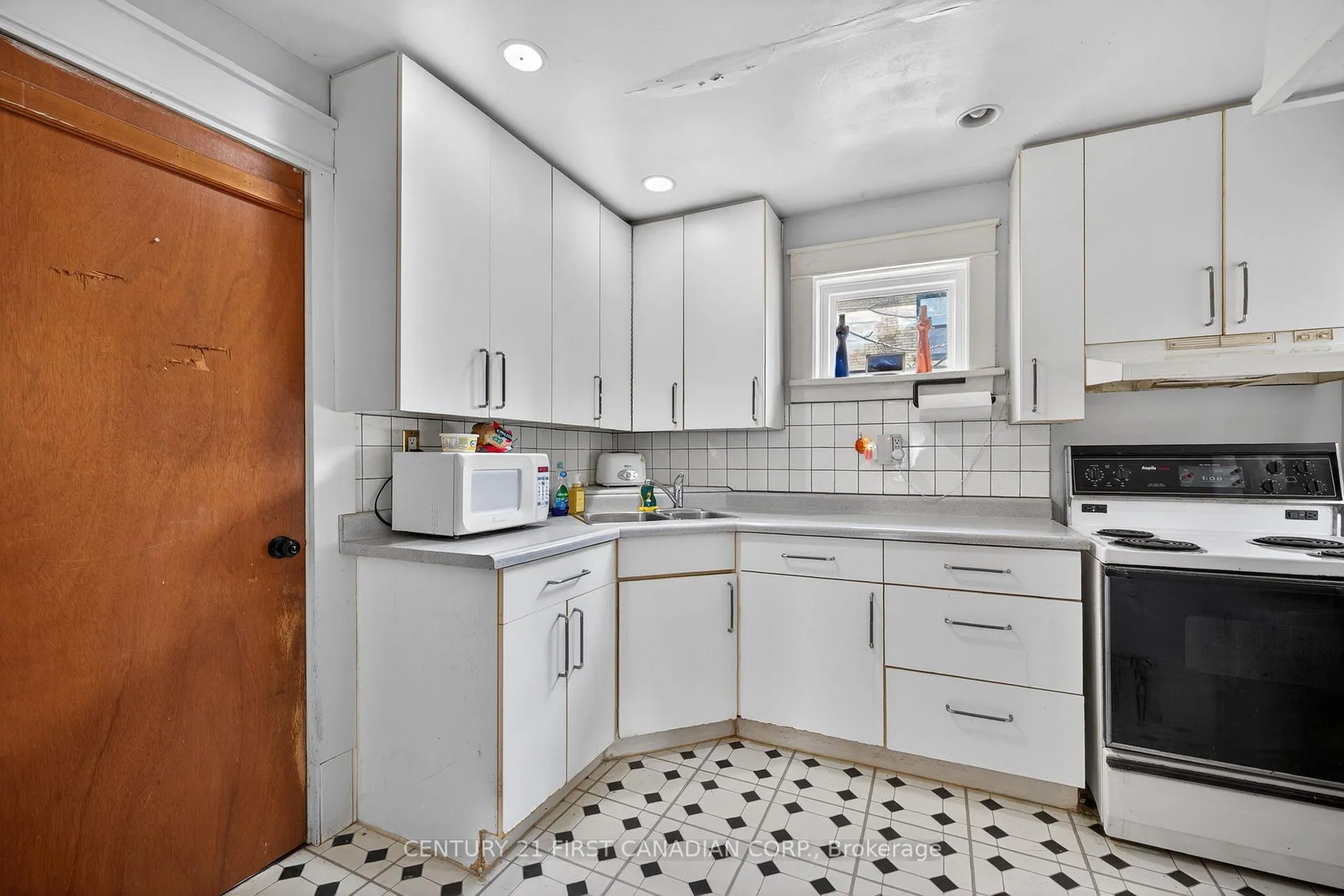 Photo 14 of 159 Main Street, North Middlesex, Parkhill — HOMEH