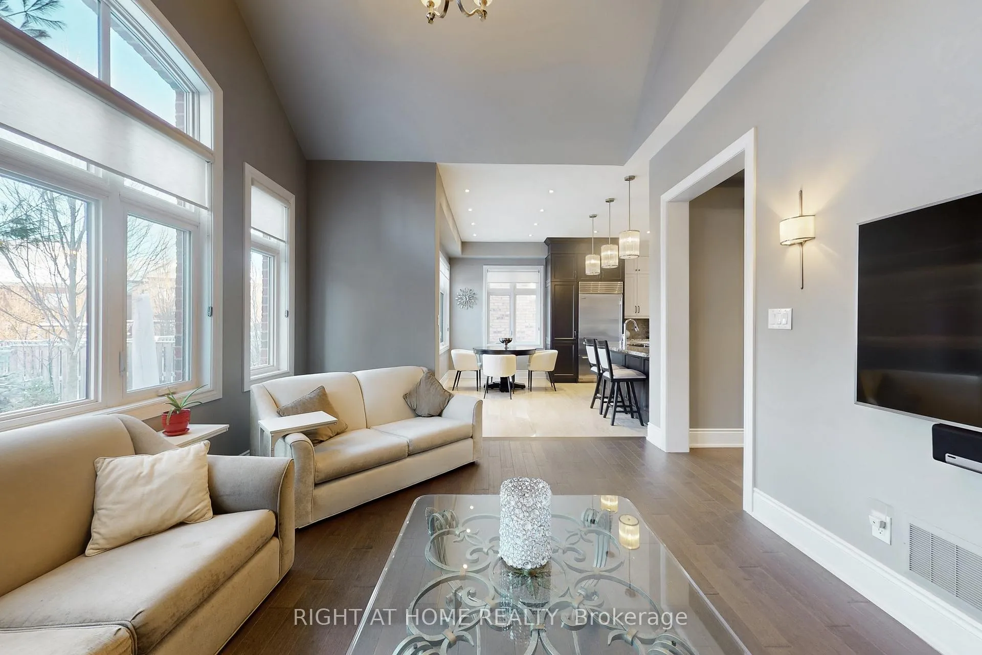 Photo 5 of 131 Robert Berry Crescent, King, King City — HOMEH