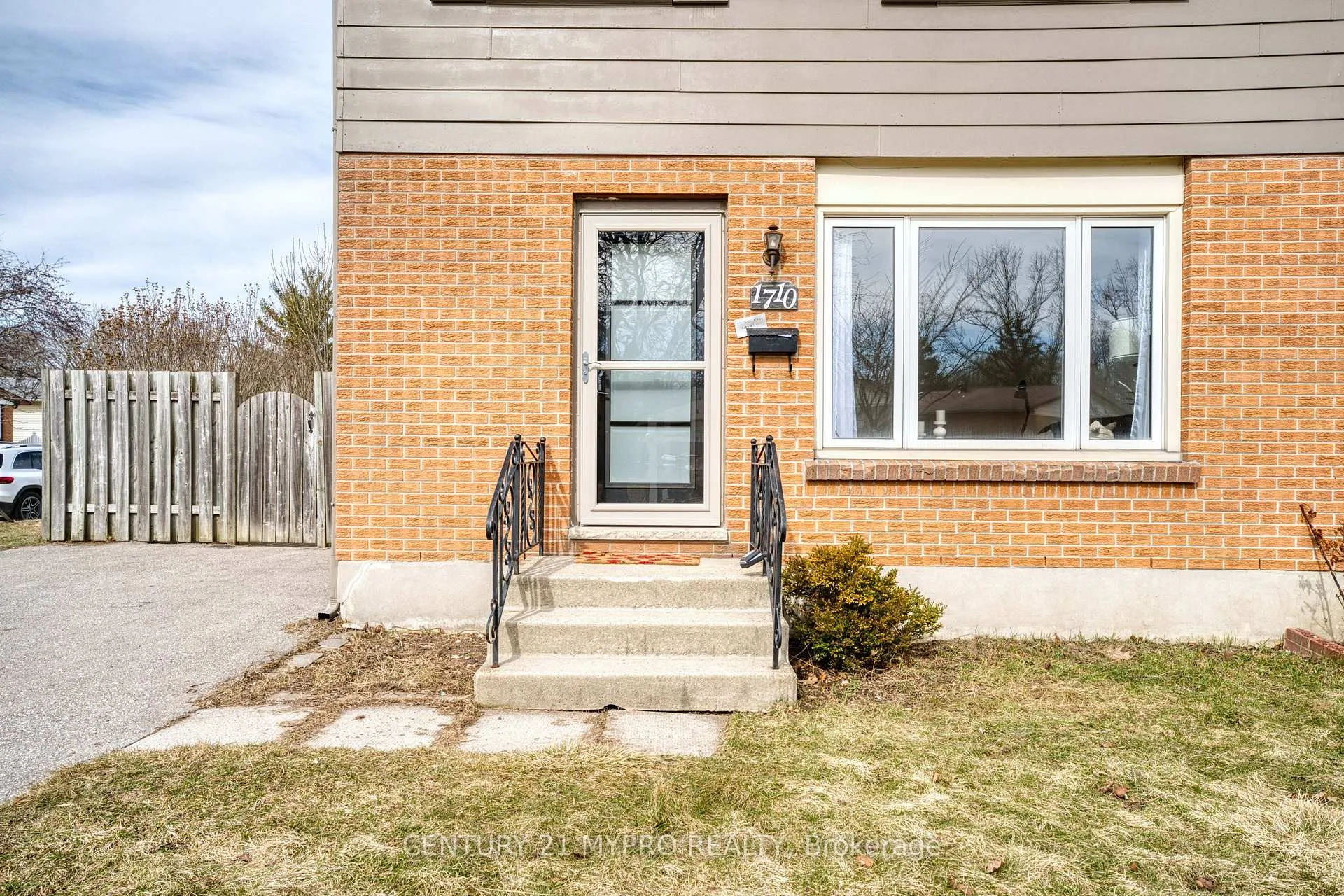 Photo 3 of 1710 Culver Drive, London, East H — HOMEH